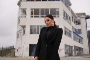 Seramikten Sahnelerin Parıltısına: Feyruz Barış Müzikle Özgürlüğü Yakalıyor
