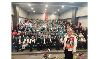 Kadınlar, Atatürk’ü sevdiği şarkılarla andı