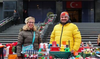 Buca’da yeni yıl pazarına büyük ilgi