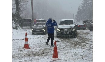 Büyükşehir Zabıtası kar kış dinlemiyor