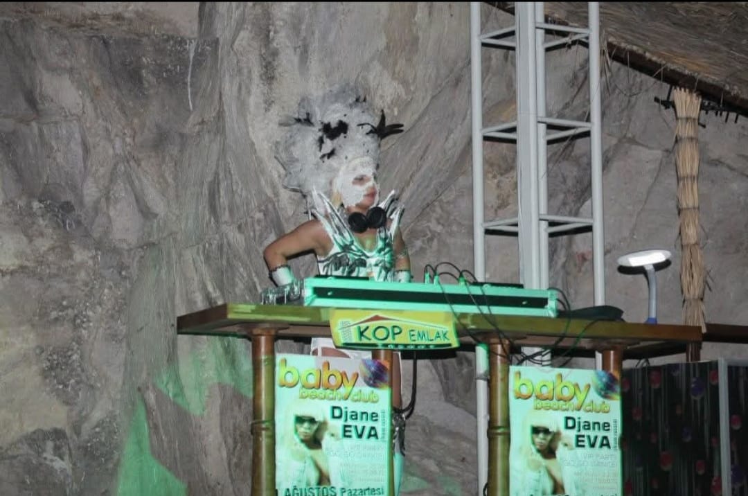 Dj’lerin kraliçesi DJ Eva, partiyi ateşe verdi