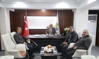 Halk Günü’ne Yoğun İlgi: Başkan Yıldız Vatandaşlarla Tek Tek İlgilendi