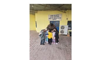 Miniklerden barınağa ziyaret