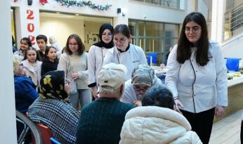 Öğrencilerden Yeni Yıl Öncesi Anlamlı Sürpriz