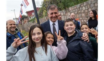 Park tamam sırada iki spor sahası var