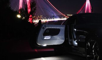 Tarihinin en güçlü Rolls-Royce’u Black Badge Spectre Türkiye sahnesinde