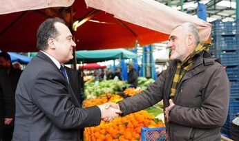 Başkan Dutlulu Perşembe Pazarı’nda Esnafla Bir Araya Geldi