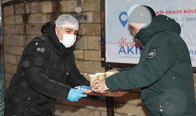 Bayrampaşa Belediyesi’nden sıcak çorba ikramı