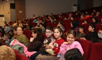 Çiğli’de Sömestr Tatili Sinemayla Şenlendi: 7 Bin 500 Çocuk Beyaz Perdeyle Buluştu
