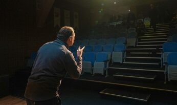 Maltepe’den tiyatroculara destek