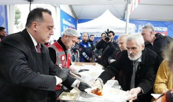 Başkan Besim Dutlulu Binlerce Manisalıyla İftar Sofrasında Buluştu