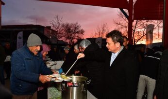 Başkan Erkan Aydın Panayır’da Vatandaşlarla Gönül Sofrasında Buluştu