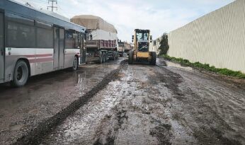 Büyükşehir, aşırı yağış sonrası kapanan yolları bir bir açıyor