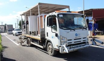 Büyükşehir Finike’nin ana arterlerini sıcak asfalt ile kaplıyor