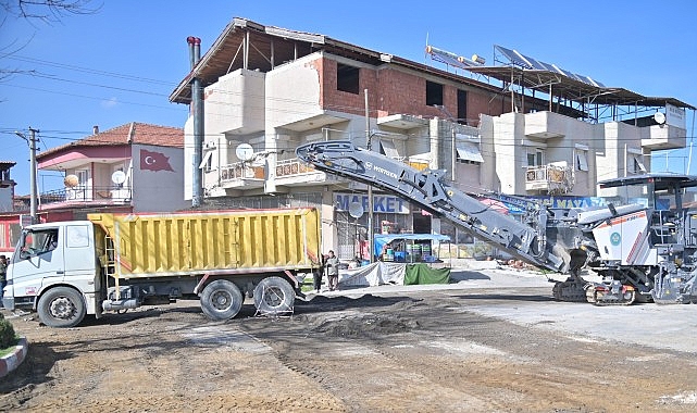 Büyükşehir’den Kula’da Ulaşım Konforu için 8 Bin Tonluk Asfalt Çalışması