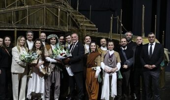 İBB Başkan Vekili Nuri Aslan, Yaşar Kemal’in ‘Ağrı Dağı Efsanesi’ Oyununu İzledi