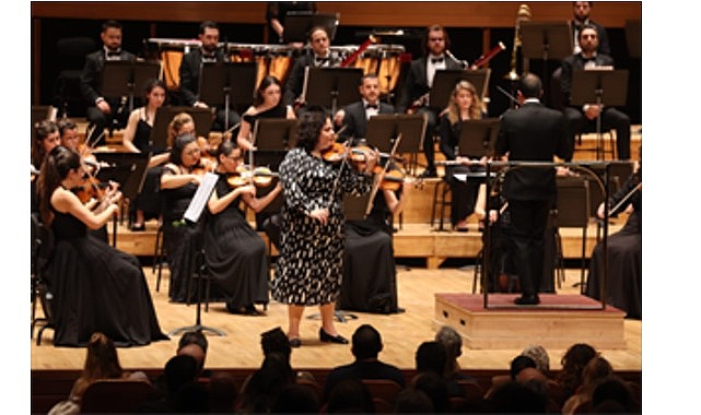 İzmir Oda Orkestrası, dünyaca ünlü keman sanatçısı Küden ile aynı sahnede
