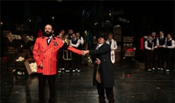 İzmir Şehir Tiyatroları’ndan görkemli prömiyer