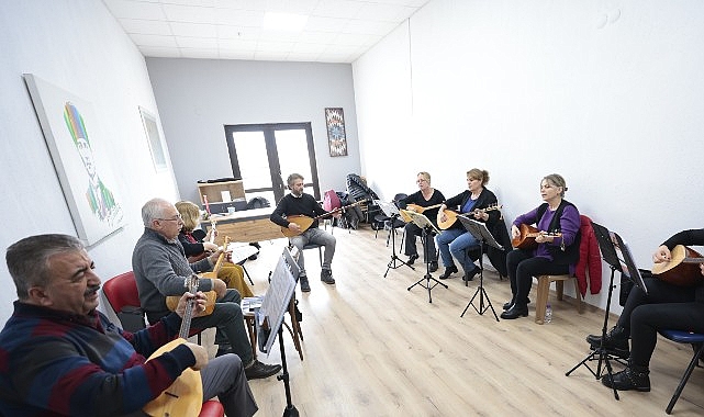 Konak’ta ücretsiz bağlama kursuna yoğun ilgi