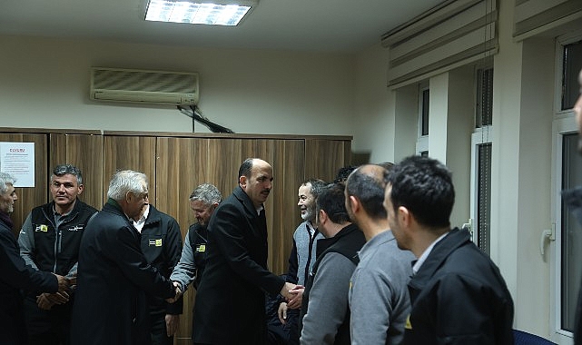 Başkan Altay İftardan Sonra Gece Mesaisindeki Büyükşehir Personelini Ziyaret Etti