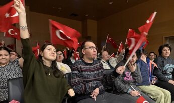Beyaz Kalpler, Mehmet Akif Ersoy’u andı