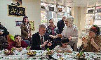 Gölcük’te Çiçekler Engelleri Aştı