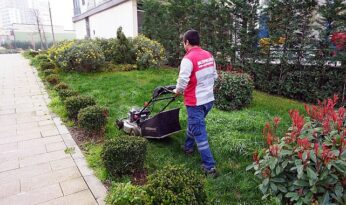 Maltepe Belediyesi’nin parkları bayrama hazırlanıyor