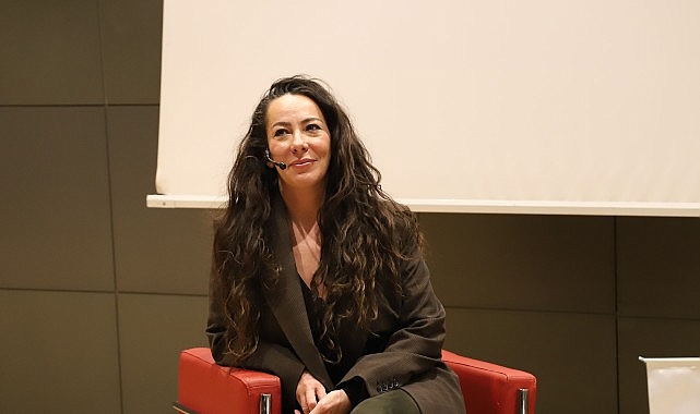 Oyuncu Zeynep Özyağcılar ile 8 Mart’a özel söyleşi!